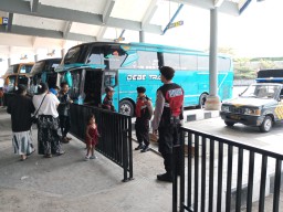 Unit Samapta Polsek Mengwi Patroli Dialogis Dikawasan Terminal Sampaikan Imbauan Kamtibmas