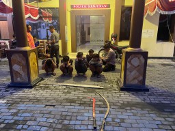 Tim Respon Cepat Polrestabes Surabaya Tangkap Enam Kelompok Gengster 'Tim Spontan