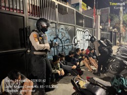 Patroli Kota Presisi Polres Tanjung Perak Amankan 12 Pemuda Saat Aksi Balap Liar di Kedung Cowek