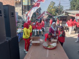 Warga RW 02 Kupang Segunting Menggelar Jalan Sehat Meriahkan Hari 17 Agustus Ke - 79 di Balai RT 06