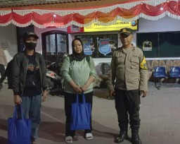 Polsek Dukuh Pakis Mengayomi Masyarakat dan Melaksanakan Pelayanan Bagi Masyarakat Yang Tersesat Dari Luar Pulau