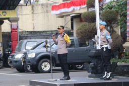 Pimpin Apel Pagi, Wakapolres Kompol Made Prama Tekankan SOP dalam OMP