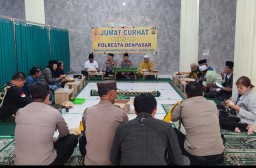 Jum'at Curhat Polresta Denpasar Bersama Jamaah Masjid Darussalam Ubung Denpasar
