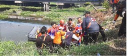 Petugas BPBD dan Basarnas Surabaya yang telah Membuahkan Hasil Pencarian Korban Tenggelam