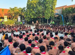 Unit PPA Satreskrim Polresta Sidoarjo Memberikan Edukasi Pelajar Bijak Bermedsos