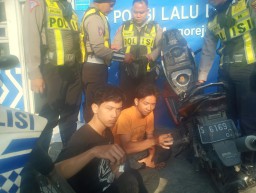 Anggota Satlantas Polrestabes Surabaya, Berhasil Amankan Pengendara Yang Diduga Bawa Narkoba