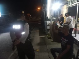 Pawas Polsek Petang Pimpin Blue Light Patrol Jelang Pilkada Serentak 2024