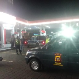 Unit Samapta Polsek Abiansemal Gelar Patroli Biru Ke SPBU, Ciptakan Keamanan dan Ketertiban