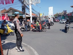 Tingkatkan Pelayanan Kanit Propam Polsek Kuta Utara Lakukan Waskat PH Sore