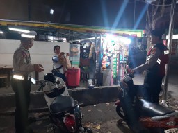 Pawas Iptu Nyoman Suryawan Pimpin Blue Light Patrol Sambangi Pemukiman Dalung Permai