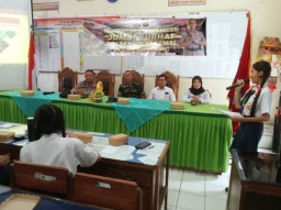 Jalin Komunikasi Bersama Siswa Siswi SMP, Polsek Abiansemal Gelar Jumat Curhat