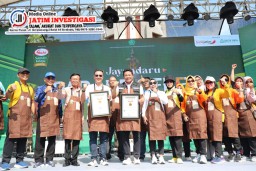 Sidoarjo Pecahkan Rekor MURI Dengan 1.500 Porsi Lontong Cecek Gratis