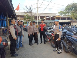 Personil Polsek Kuta Utara Amankan Kegiatan Masyarakat Saat Hari Umanis Galungan