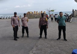 Umanis Galungan Polsek Mengwi Amankan Obyek Wisata Pantai