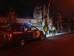 Blue Light Patrol Polsek Abiansemal Sambangi Kawasan Pura Dalem Tohpati