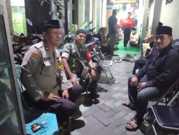 Bhabinkamtibmas Polsek Sawahan, Hadiri Pengajian Maulid Nabi Muhammad SAW di RT 05 / RW 05 Kelurahan Banyu Urip Surabaya