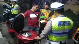 Polsek Karangpilang Periksa Pengendara Yang Dicurigai Saat Patroli, Cegah Potensi Terjadinya, Tindak Kriminalitas,
