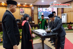 Pjs Bupati Sidoarjo Isa Ansori Hadiri Pengambilan Sumpah Janji Ketua dan Wakil Ketua DPRD Sidoarjo Periode 2024-2029
