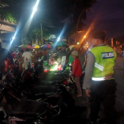 Menjelang Hari Raya Kuningan, Polsek Abiansemal Intensifkan Patroli Pasar Pagi