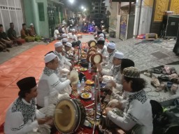 Keluarga Besar Mat Sholeh Melaksanakan Maulud Nabi SAW di Jalan Kupang Panjaan