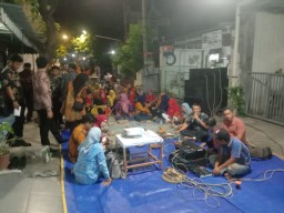 Warga Kupang Panjaan RW 04 Melaksanakan Cangkruan Tiga Pilar Bersama Kader Surabaya Hebat