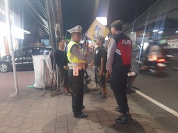 Pawas Iptu Suarjana Pimpin Blue Light Patrol Sambangi Bandung Collection Muding