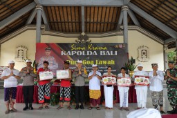 Laksanakan Simakrama di Pura Gowa Lawah, Kapolda Bali Ajak Masyarakat Pesinggahan Wujudkan Kamtibmas kondusif Bersama