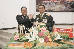 Kapolrestabes Surabaya Hadiri Peringatan HUT ke-79 TNI di Makorem Bhaskarajaya, Tegaskan Sinergi Untuk Pilkada Damai