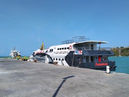 Kapal Cepat yang Dijanjikan Achmad Fauzi Kini Sudah Siap Beroperasi dan Bersandar di Pelabuhan Kalianget