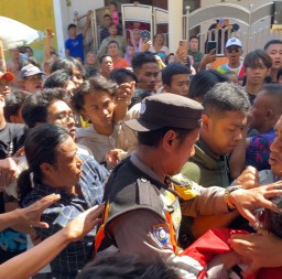 Polsek Simokerto Amankan Pencuri Handphone dan Tabung LPG dari Amukan Massa