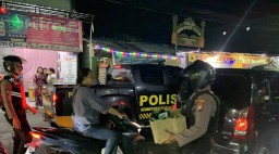 Satuan Samapta Polres Pelabuhan Tanjung Perak Amankan 3.667 Botol Miras dari Toko Klontong di Tenggumung Baru