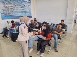 Ramahnya Petugas Satpas Colombo Polrestabes Surabaya, Kepada Pemohon Yang Akan Melakukan Pengurusan SIM
