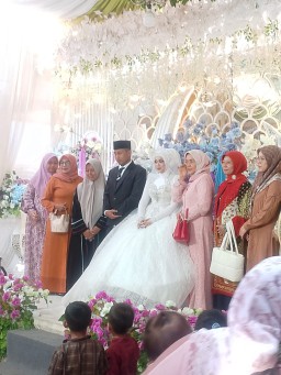 Holik dan Istrinya Hamiyeh, Ucapkan Terima Kasih Acara Ngunduh Mantu Zainal Abidin dengan Sofia Berjalan Lancar