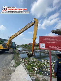 Sungai Pelayaran Tawangsari Dibersihkan, Pjs Bupati Sidoarjo Minta Warga Tidak Buang Sampah di Sungai