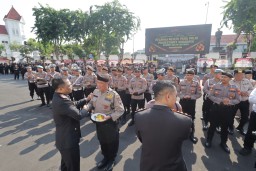 Momentum Sumpah Pemuda Ke-76, Polrestabes Surabaya Gelar Upacara dan Serah Terima Jabatan Sekaligus Perayaan Ulang Tahun Anggota Periode Bulan Oktober 2024