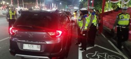 Satlantas Polrestabes Surabaya Gelar Ops Cipkon, 20 Tilang 2 BB Ranmor Roda Empat dan 4 SIM Mati