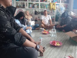 Jalin Silaturahmi dan Kekompakan Anggota, Tiga Media Gelar Acara Arisan Bulanan di Kantor Simolawang 2 Surabaya