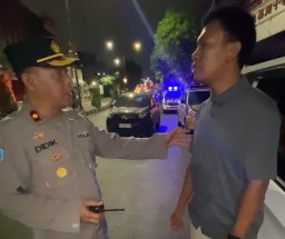 Bentuk Kasih Sayang Kapolsek Simokerto Kompol Didik Kepada Masyarakat nya Agar Terhindar Kecelakaan Maut