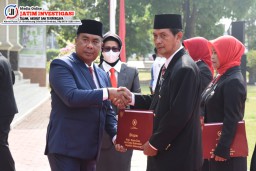 Hari Pahlawan, PNS Sidoarjo Terima Tanda Kehormatan Satyalencana Karya Satya Dari Presiden RI