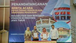 Plt Bupati Gresik Tandatangani Berita Acara Serah Terima Pengelolaan Sementara Pekerjaan Rehabilitasi dan Renovasi Stadion Gelora Joko Samudro