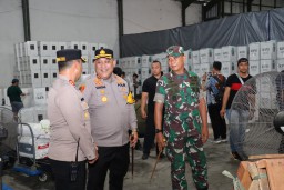 Pastikan Logistik Pilkada 2024 Aman Kapolres Tanjung Perak Bersama Forkopimda Kota Surabaya Cek Gudang KPU Kota Surabaya