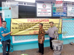 Ahli waris UPT SD Negri 207 Sidoraharjo Kecamatan Kedamean Melalui Pendamping Hukumnya Drs. Idham Kholik SH. Mpd, Segera Berikan Hak Kami Sesuai Utusan Pengadilan Negeri Gresik