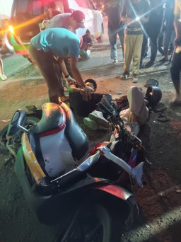 Kecelakaan 2 Pelajar SMA NU 3 Benjeng, Terjadi Lagi Kecelakaan Di Jalur Tengkorak Jalan Raya Cerme Utara Depan Klinik Utama Gresik