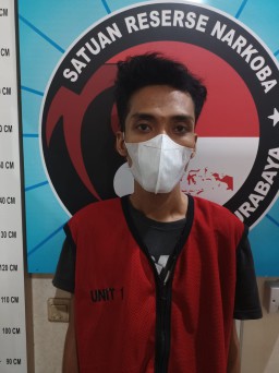 Satresnarkoba Polrestabes Surabaya Amankan Dua Warga Kapas Lor Wetan Pengedar Sabu