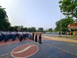 SMA Negeri 19 Surabaya, Laksanakan Upacara dalam Rangka Memperingati Hari Guru Nasional ke- 79 Tahun 2024