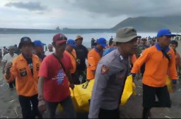 Polres Jember dan Tim SAR Berhasil Temukan Nelayan yang Alami Laka Laut, Satu Orang Selamat