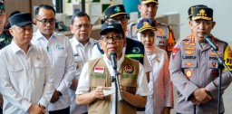 Menko PMK Bersama Kapolri Tinjau Pelabuhan Merak, Pastikan Aman dan Kondusif Kesiapan Pelayanan Masyarakat Selama Nataru