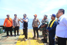 Peringati Hari Jadi Polairud ke - 74, Polres Probolinggo dan Forkopimda Gelar Baksos di Pulau Gili Ketapang