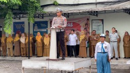 Jadi Irup: Kanit Regident Satlantas Polrestabes Surabaya, Gelar Police Goes to School di SMKN 6 Surabaya,