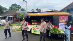 Mobil Sayur Kamtibmas Polresta Banyuwangi Kembali Beraksi,Warga Riang Hati